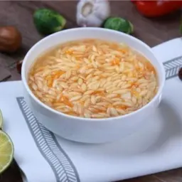 شوربة لسان العصفور بالدجاج